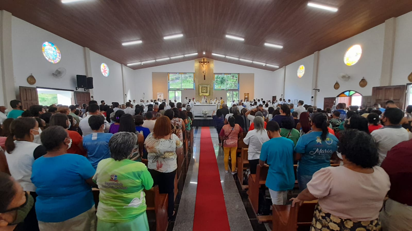 Dom Fernando ordena oito diáconos permanentes para a Arquidiocese de