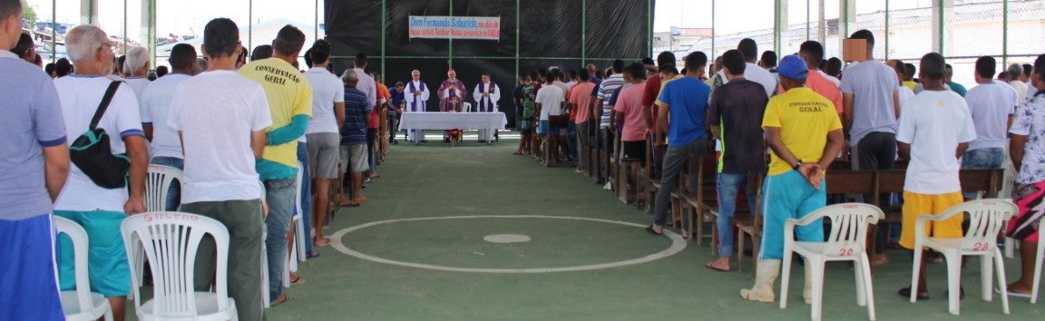 Dom Fernando e dom Limacêdo celebram missas nos presídios do Recife