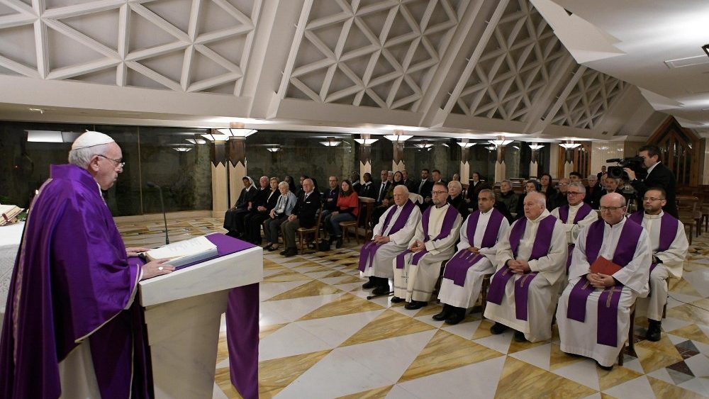 Papa Francisco lembra que  o Senhor perdoa os nossos pecados com ternura