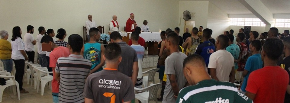 Dom Fernando preside Missa da Oitava de Natal no presídio de Igarassu