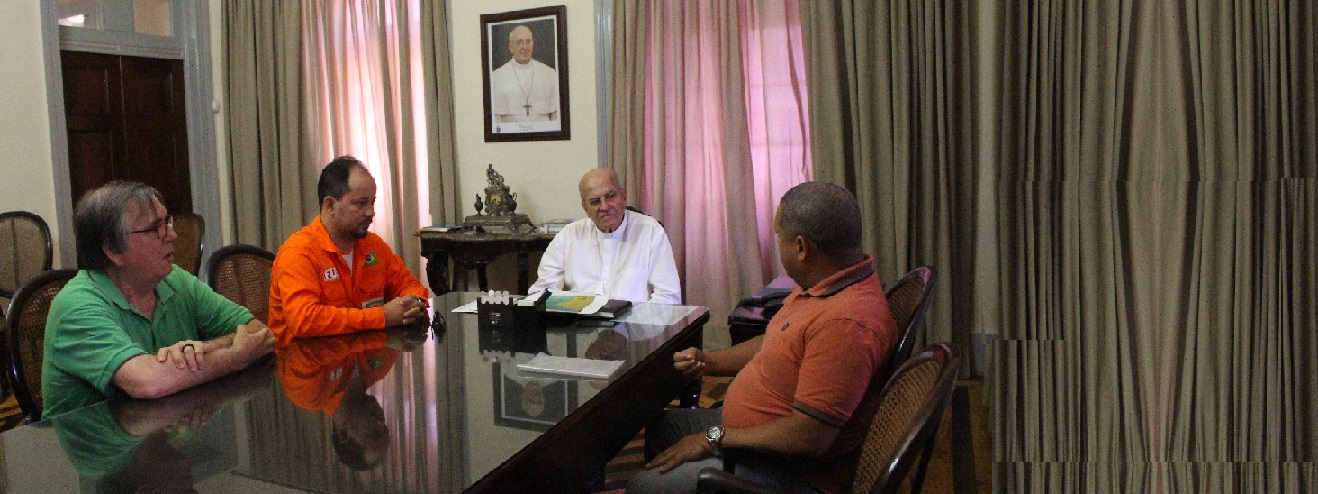 Dom Fernando recebe em audiência representantes do Sindpetro PE/PB