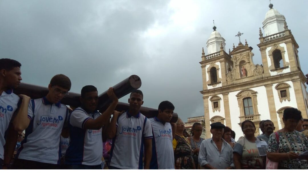 Via Sacra da Fraternidade transforma ruas do centro do Recife em via dolorosa de Cristo