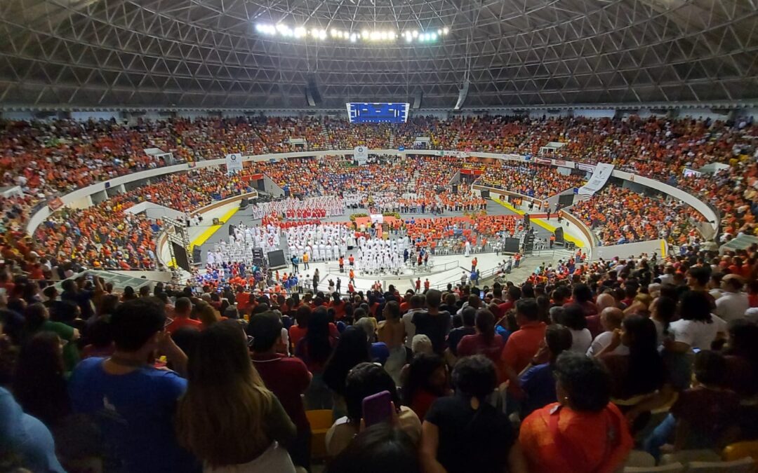 Mais de 10 mil pessoas lotam o Geraldão neste domingo (19) para a Solenidade de Pentecostes, que marcou a abertura do 1º Sínodo Arquidiocesano