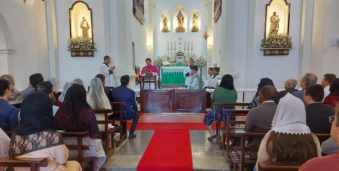 Dom Paulo participa de missa tridentina em comemoração aos cinco anos do Oratório Nossa Senhora do Rosário