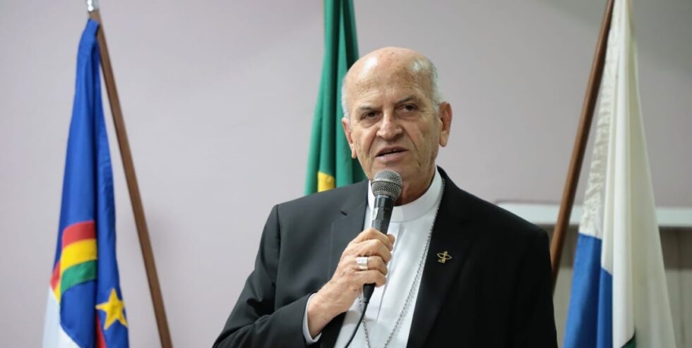 Dom Fernando Saburido é agraciado com a medalha Dom Helder Camara de Direitos Humanos