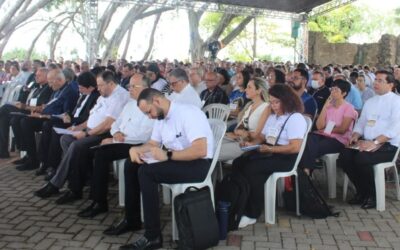 Sessão de abertura do Sínodo Arquidiocesano reúne clero e delegados sinodais em Olinda