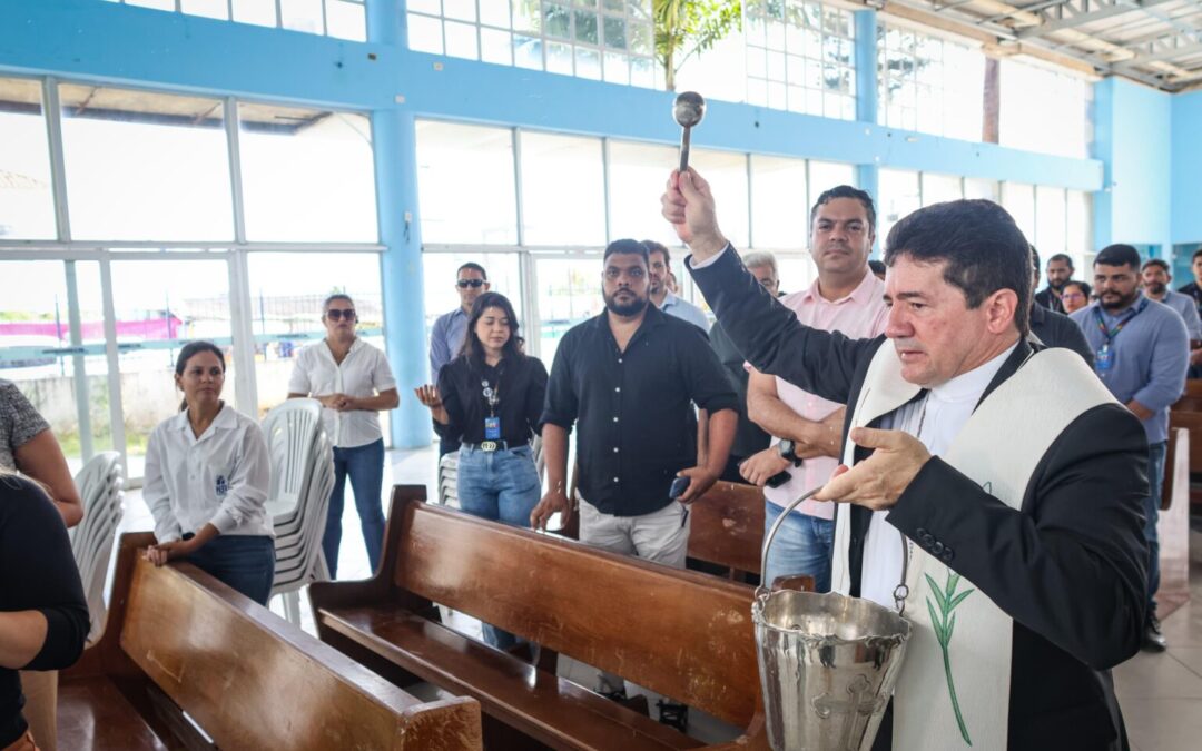 Dom Paulo Jackson, arcebispo de Olinda e Recife, abençoa nova cobertura do Santuário de Nossa Senhora da Conceição